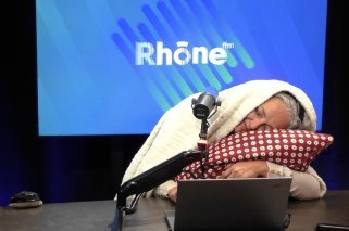 Martine maîtrise l'art de la sieste partout et en tout temps